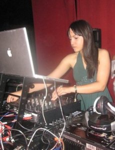 CLAUDETTE CASTRO