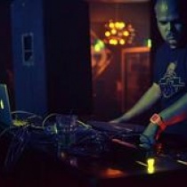 COM TRUISE