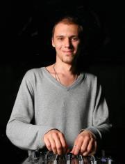 D.DZOUNS