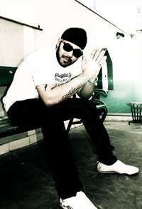 GUN E