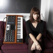 NINA KRAVIZ