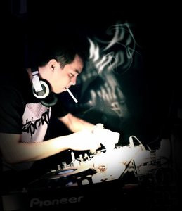 NUDAZE A.K.A NUOLD