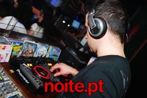 NUNO R