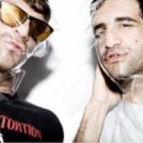 THE CHAINSMOKERS