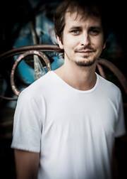 TOM NOWA