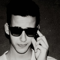 UNES T