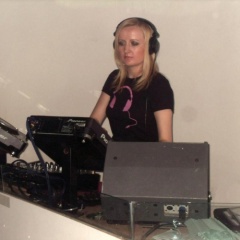 LAYDEE V
