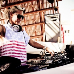 SAM DIVINE