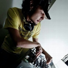TWITCHIN SKRATCH